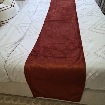 Bed runner Shade of burgurndy