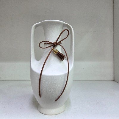Ceramic vase with rebon 