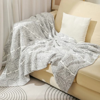 Grey patterend throw blanket 3500
